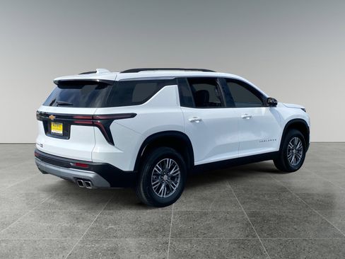 Used 2025 Chevrolet Traverse LT image 5