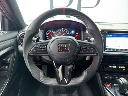 Used 2018 Nissan GT-R Premium AWD/4WD image 19