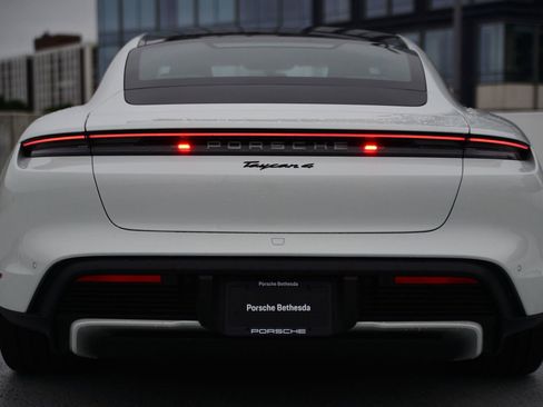 Used 2025 Porsche Taycan image 10