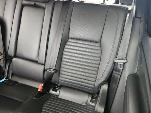 Used 2016 Land Rover Discovery Sport HSE Luxury image 13