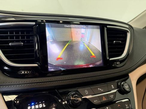 Used 2019 Chrysler Pacifica Limited FWD image 17