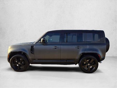 Used 2025 Land Rover Defender 110 V8 AWD/4WD image 9