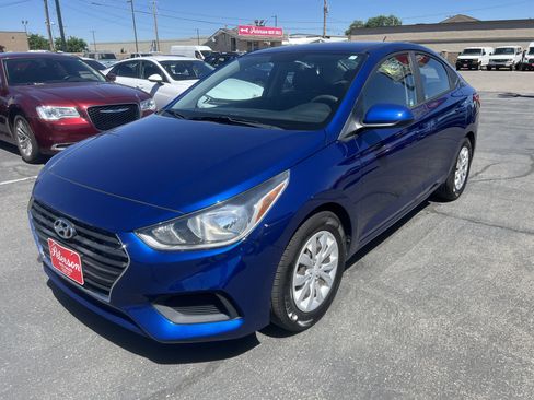 Used 2020 Hyundai Accent SE FWD image 2