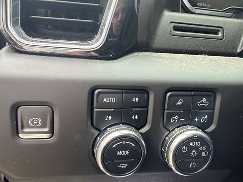 Used 2022 GMC Sierra 1500 Denali AWD/4WD image 13