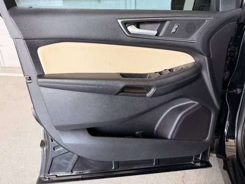 Used 2021 Ford Edge SE FWD image 11