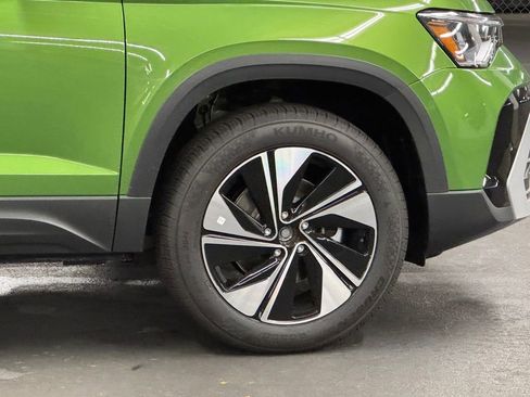 New 2025 Volkswagen Taos SE AWD/4WD image 40