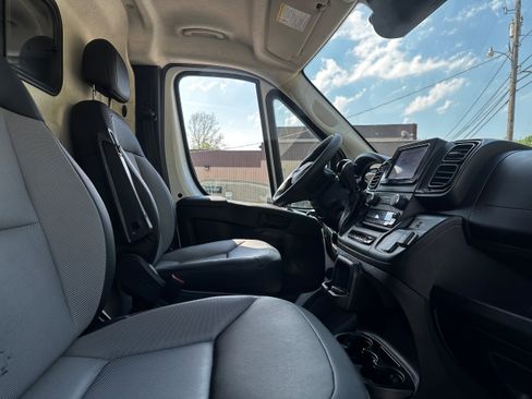 Used 2025 RAM ProMaster 2500 w/ Convenience Group FWD image 8