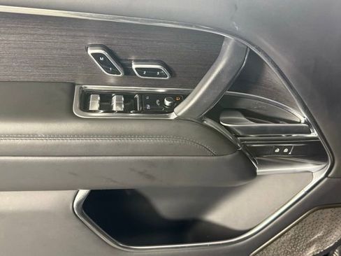 Used 2024 Land Rover Range Rover Long Wheelbase Autobiography image 10