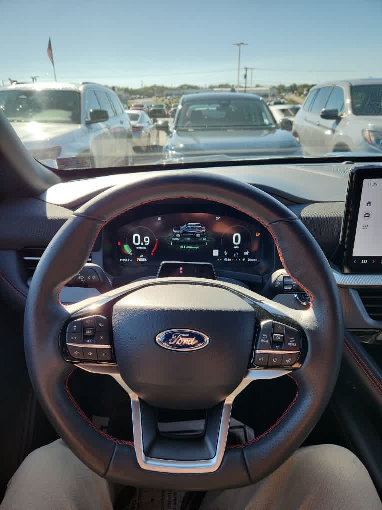 Used 2025 Ford Explorer ST-Line w/ ST-Line Street Pack AWD/4WD image 21