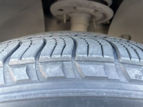 Used 2018 Ford Explorer XLT w/ Equipment Group 201A FWD image 13