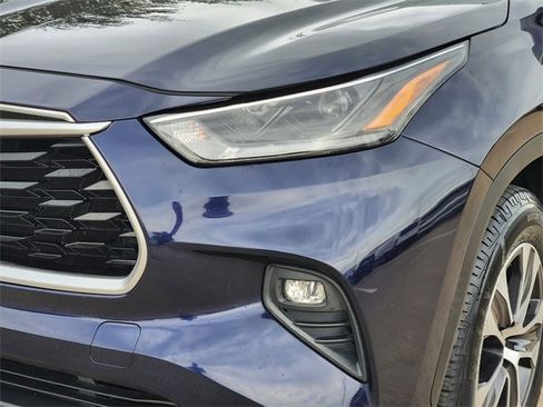 Used 2021 Toyota Highlander XLE FWD image 16