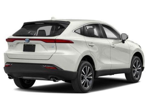 Used 2021 Toyota Venza LE image 2