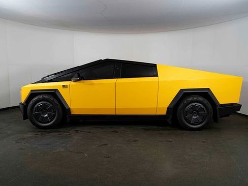 Used 2025 Tesla Cybertruck AWD Crew Cab image 5