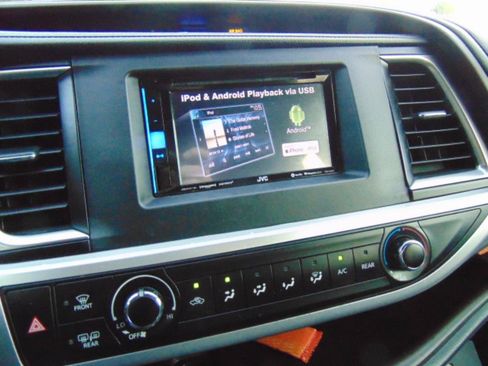 Used 2016 Toyota Highlander LE FWD image 21