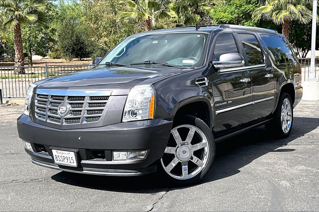 Used 2011 Cadillac Escalade ESV Premium RWD image 2