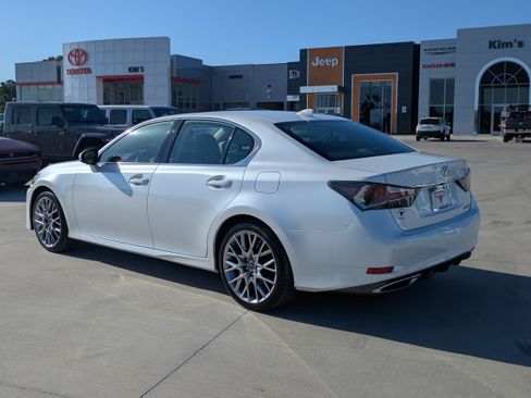 Used 2019 Lexus GS 300 w/ Premium Package RWD image 3