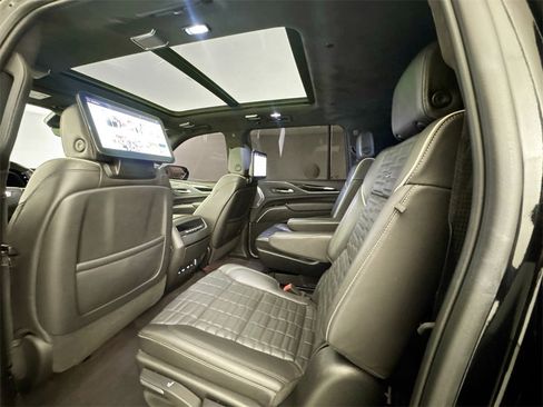 Used 2023 Cadillac Escalade ESV V image 24