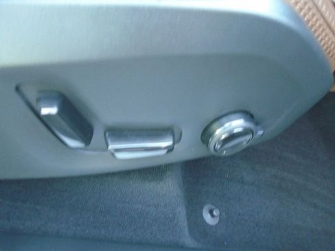 Used 2024 Volvo XC60 T8 Ultimate w/ Protection Package Premier image 31