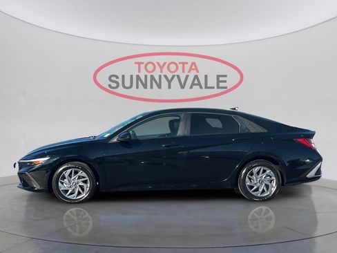 Used 2025 Hyundai Elantra Blue image 6