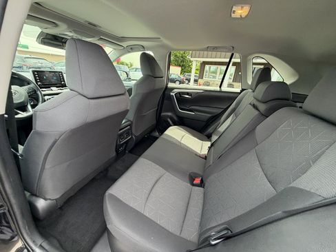 Used 2021 Toyota RAV4 XLE w/ Convenience Package AWD/4WD image 10