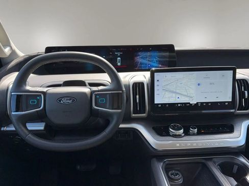 Used 2025 Ford Expedition Active AWD/4WD image 9