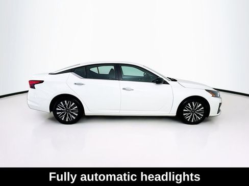 Used 2025 Nissan Altima 2.5 SV FWD image 8