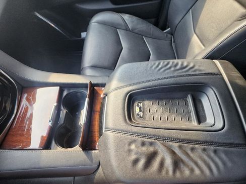 Used 2016 Cadillac Escalade Luxury image 21