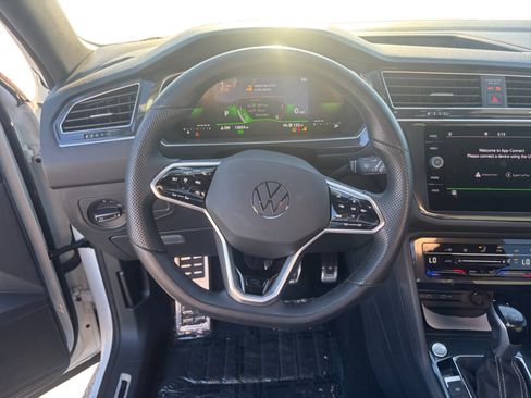 Used 2024 Volkswagen Tiguan SE R-Line FWD image 13
