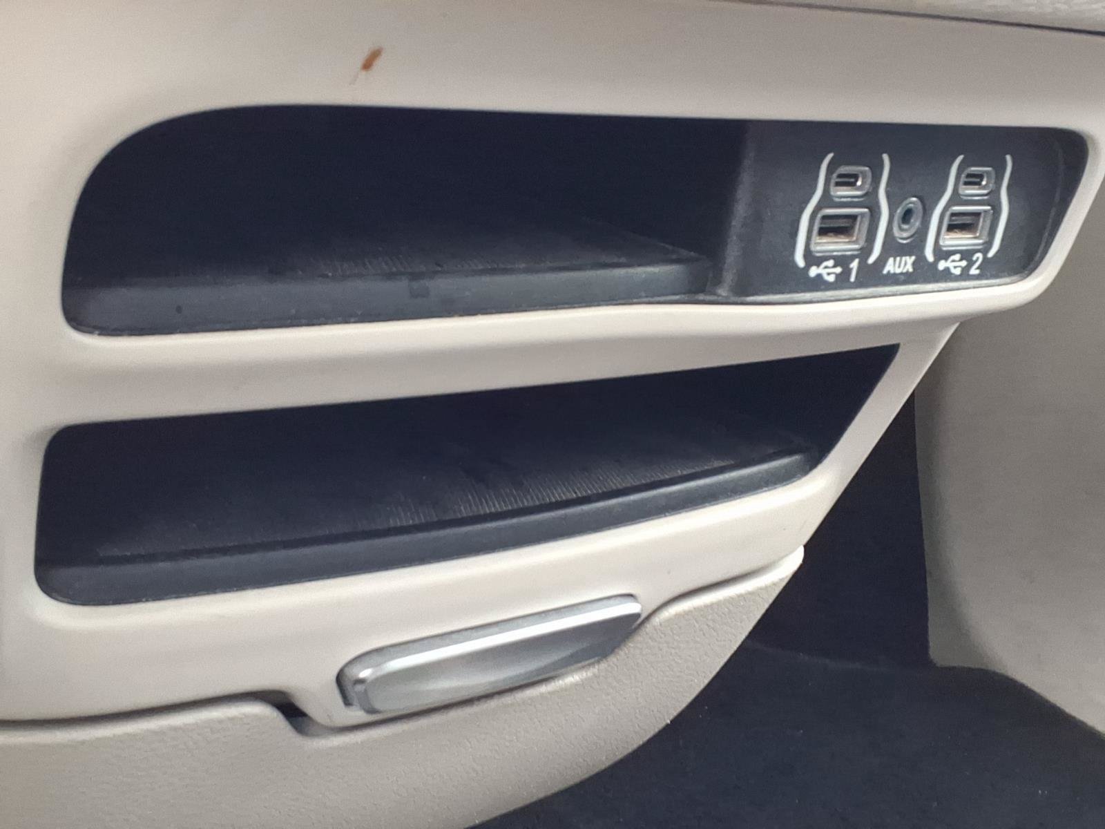 Used 2021 Chrysler Pacifica Touring-L FWD image 13