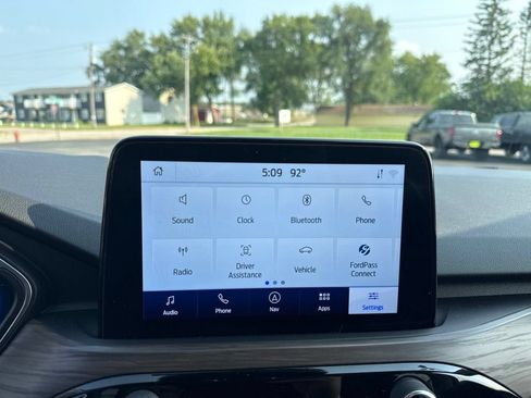 Used 2020 Ford Escape Titanium AWD/4WD image 22