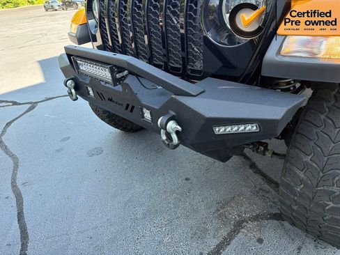 Certified 2021 Jeep Gladiator Sport AWD/4WD image 17