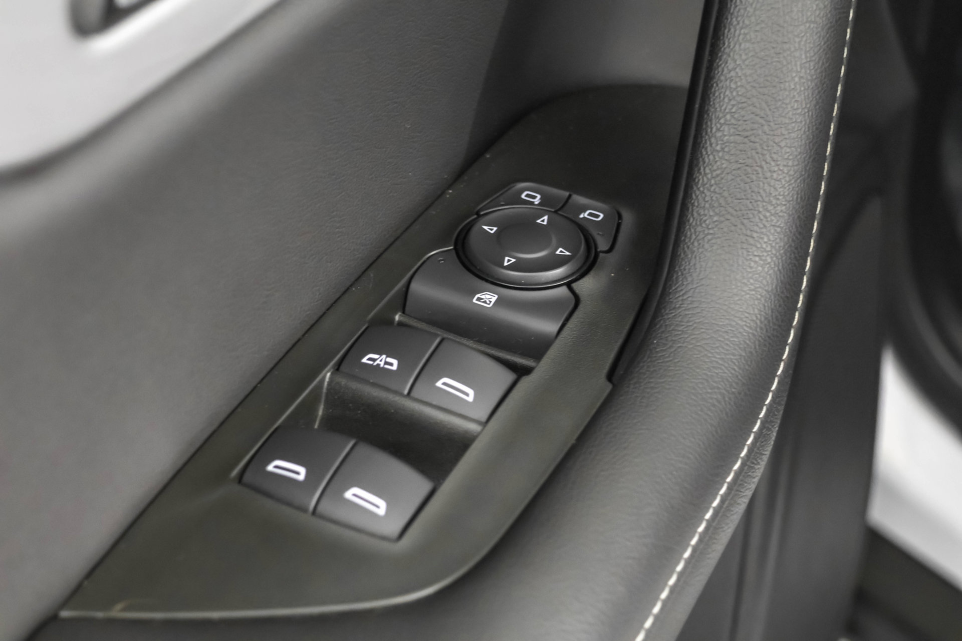 Used 2024 Chevrolet Blazer LT w/ Convenience Package FWD image 34
