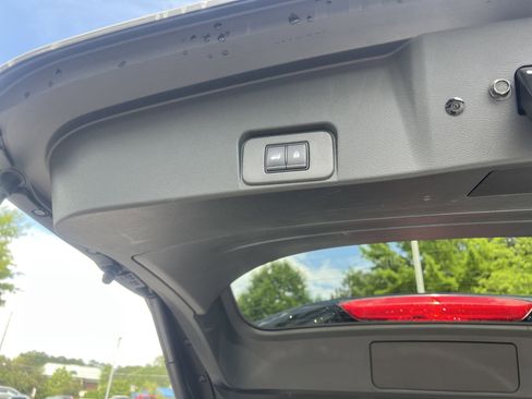 Certified 2025 Nissan Rogue SL w/ SL Premium Package FWD image 22