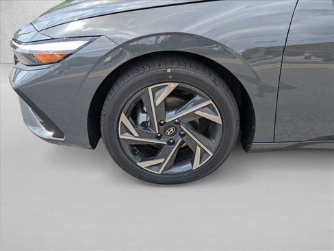 Used 2025 Hyundai Elantra Sport image 10