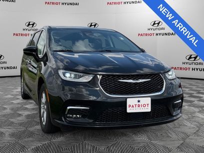 Used 2024 Chrysler Pacifica Touring-L