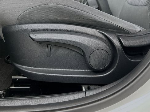 Used 2023 Kia Seltos LX image 19