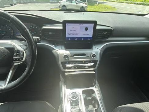 Used 2021 Ford Explorer XLT AWD/4WD image 32