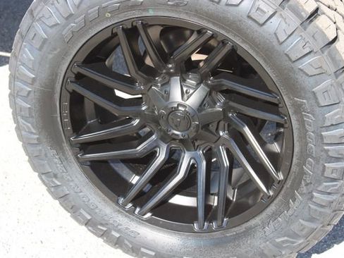 Used 2025 GMC Sierra 2500 AT4 w/ AT4 Premium Plus Package image 17