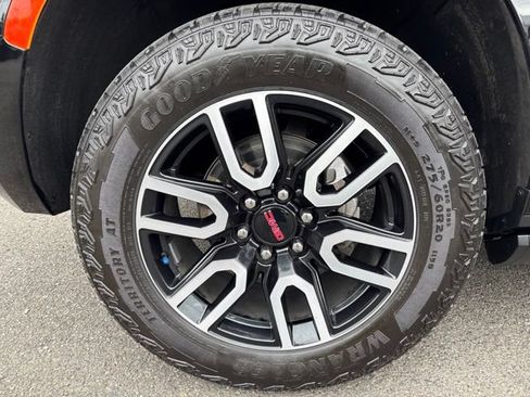 Used 2024 GMC Yukon AT4 AWD/4WD image 11