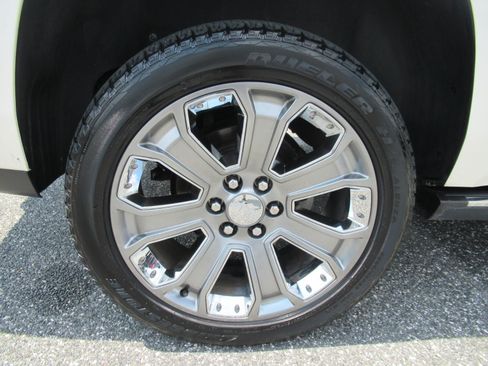 Used 2015 GMC Yukon Denali w/ Premium Package AWD/4WD image 8