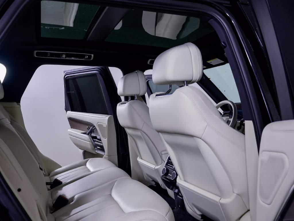 Used 2026 Land Rover Range Rover SE AWD/4WD image 8