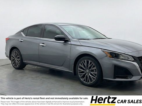 Used 2025 Nissan Altima 2.5 SV image 1