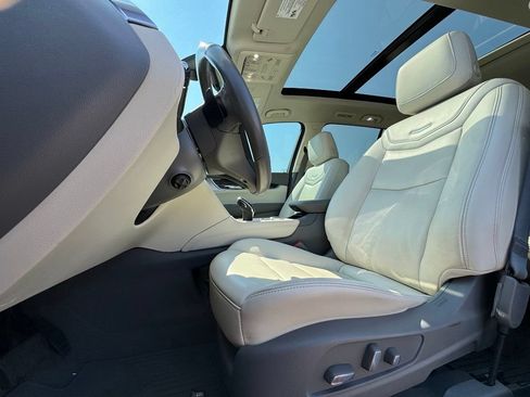 Used 2023 Cadillac XT6 Premium Luxury w/ Technology Package FWD image 19