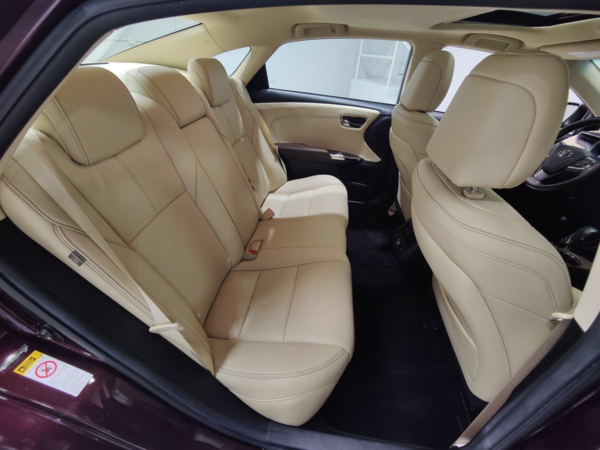 Used 2015 Toyota Avalon Limited FWD image 16