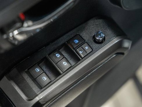 Used 2018 Toyota Tacoma TRD Off-Road image 38