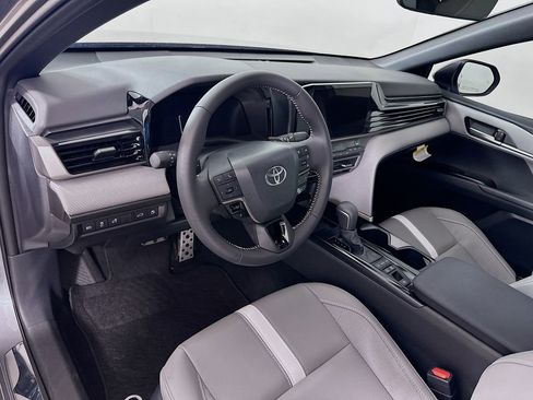 Used 2025 Toyota Camry SE image 9