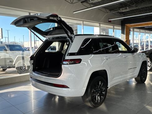 New 2026 Jeep Grand Cherokee Limited Reserve image 18
