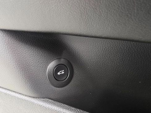 Used 2018 Chrysler 300 S AWD/4WD image 28