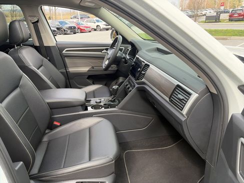Used 2023 Volkswagen Atlas SE image 28