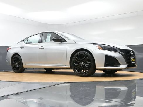 Used 2024 Nissan Altima 2.5 SR FWD image 45